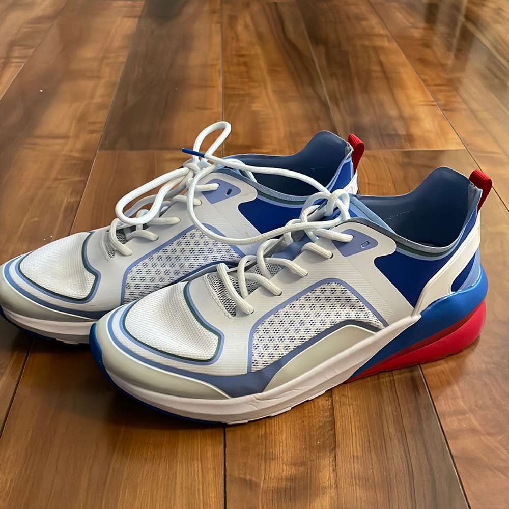 Fabletics tennis shoes